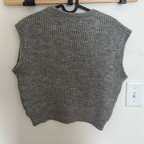 Gray sweater vest - Picture 2 of 2
